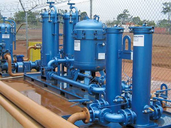 A coalescer filters in the construction site.