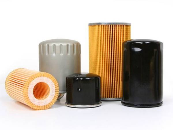 Different types of engineering machinery filter elements.