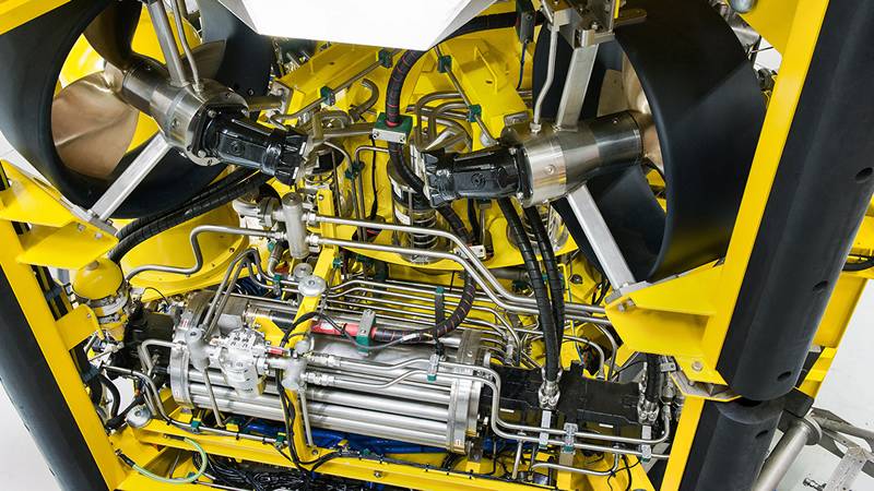 A hydraulic system and we can see the hydraulic filter element housing.